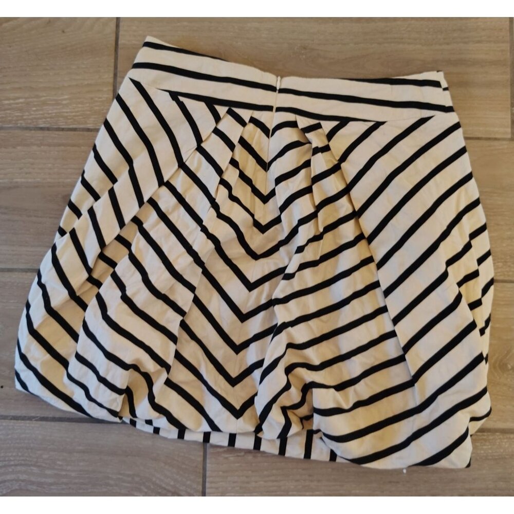 Eva Franco Size 6 Mini Bubble Skirt, Black White Stripe, Pleated Bow Front - Picture 4 of 6